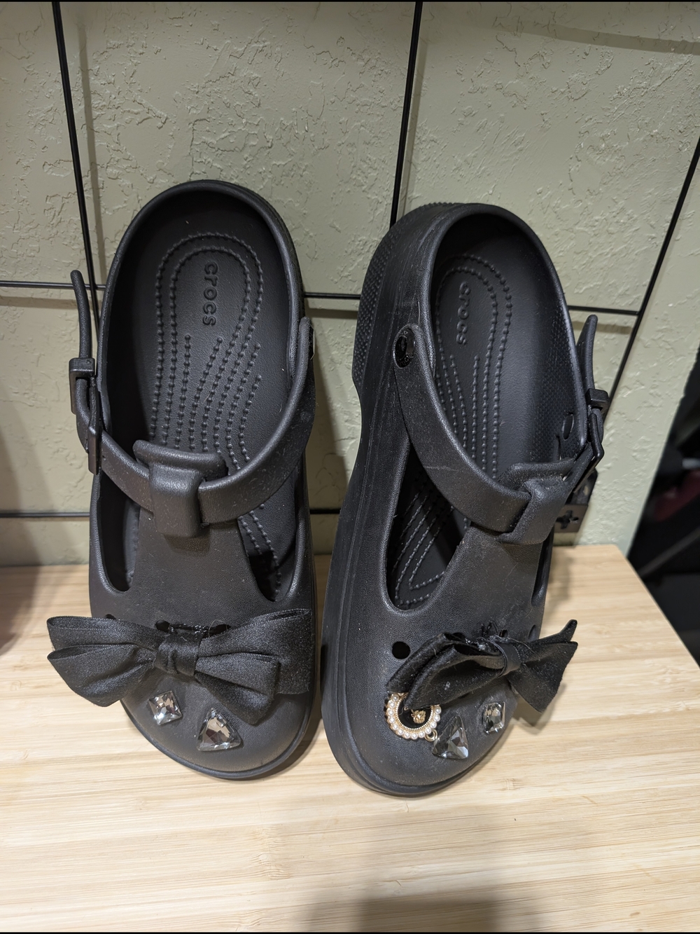 Crocs Women's Size 8 Mary Jane Style - Picture 2 of 7
